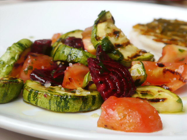 Ensalada tibia de verduras a la&nbsp;plancha